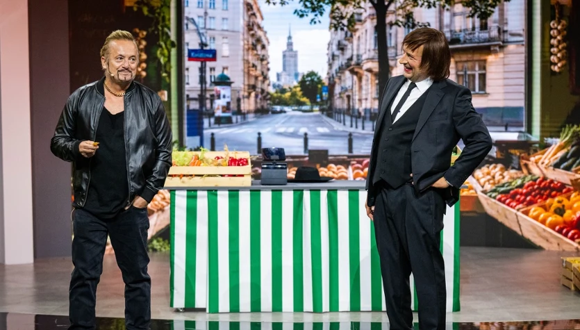 "Kabaret na żywo. Młodzi i Moralni" wraca z nowym sezonem i po raz kolejny pokazuje, że rzeczywistość potrafi napisać najlepszy scenariusz