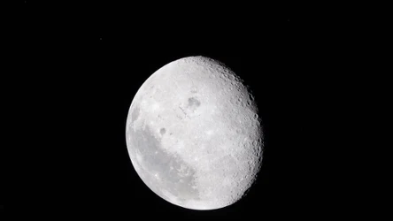 AI analizuje powierzchnię księżyca. Pomoże NASA wybrać miejsca dogodne do lądowania.