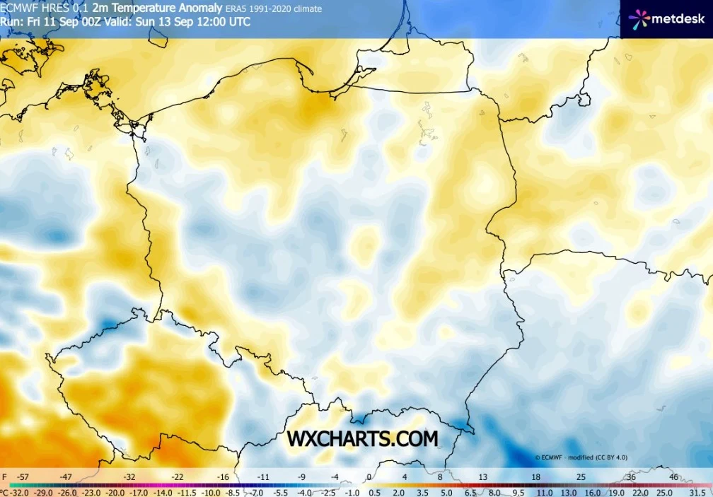 Do końca weekendu w najcieplejszych rejonach kraju będzie tylko nieznacznie powyżej 20 st. C Mapa Polski z zaznaczonymi anomaliami temperatury powietrza, ukazująca przewagę wyższych temperatur na północy i zachodzie kraju oraz chłodniejsze obszary na południu i południowym wschodzie.