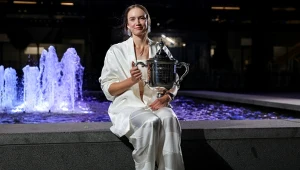 Jelena Rybakina zapozowała z trofeum za triumf w US Open
