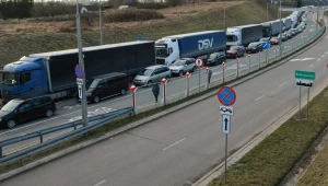 Obowiązkowa rezerwacja i opłata za przekroczenie granicy. Nowy projekt rządu