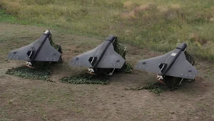 To może być dron znaleziony pod Rusinowem. Rosjanie tworzą go z drewna