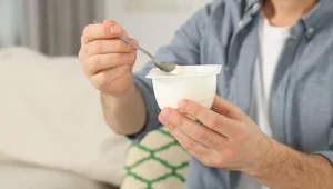 Mężczyźni jedzą codziennie. Badania wskazują na związek z rakiem prostaty