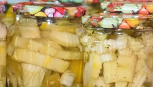 Robię do słoików cukinię na słodko. Idealnie pasuje do ciast i deserów