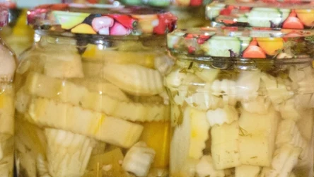 Cukinia w słoiku świetnie sprawdzi się do ciast. Po odsączeniu nada wypiekom wilgotność i delikatną strukturę.