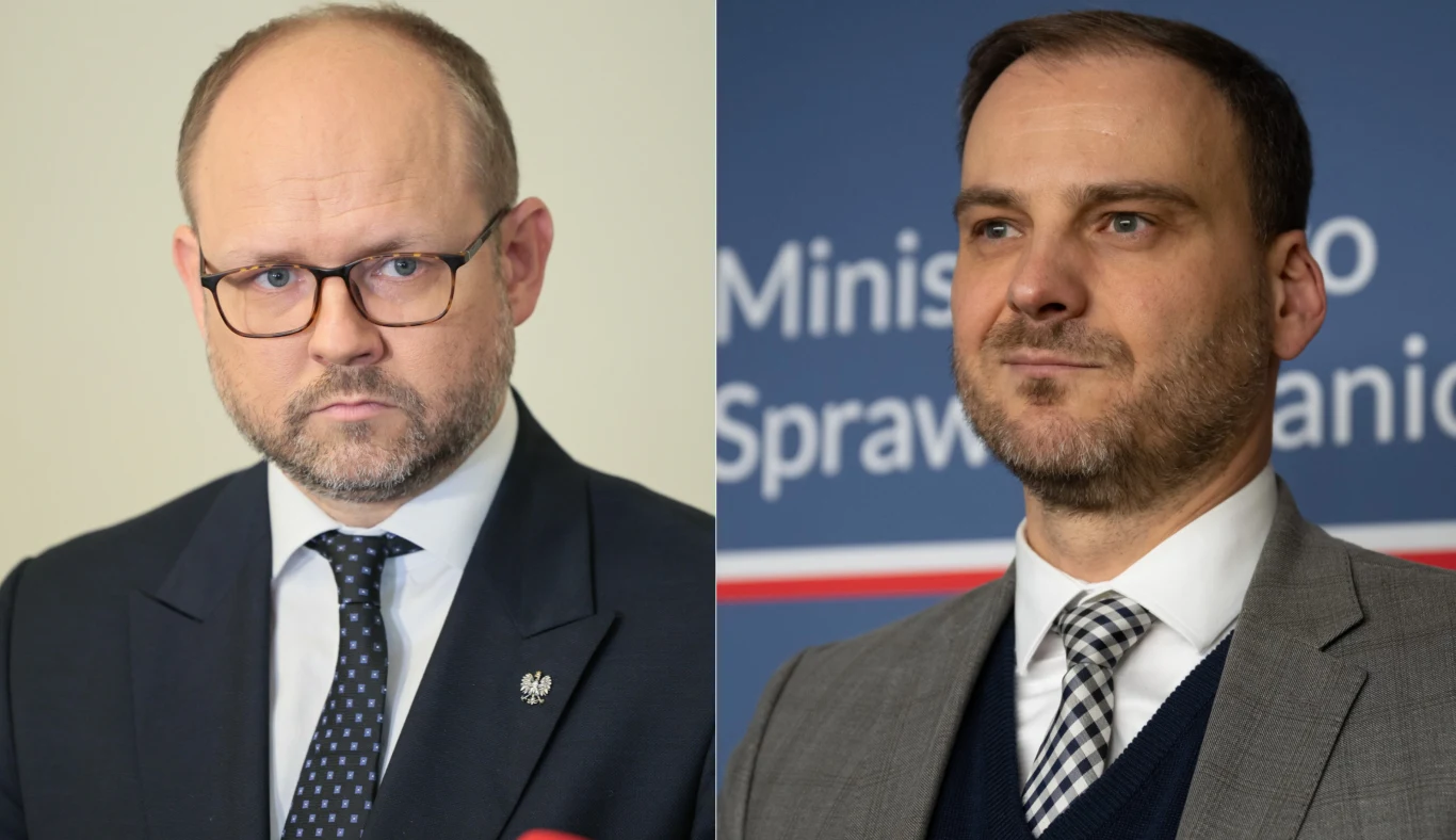 Rzecznik MSZ odpowiedział Przydaczowi: Prezydent nie podpisał ani jednej nominacji Rzecznik MSZ i Marcin Przydacz w garniturach, osobno na tle neutralnym i urzędowym napisie.