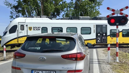 Za wjazd na przejazd na czerwonym świetle kierowca tracić ma prawo jazdy na 3 miesiące. Rząd przyjął nowe przepisy