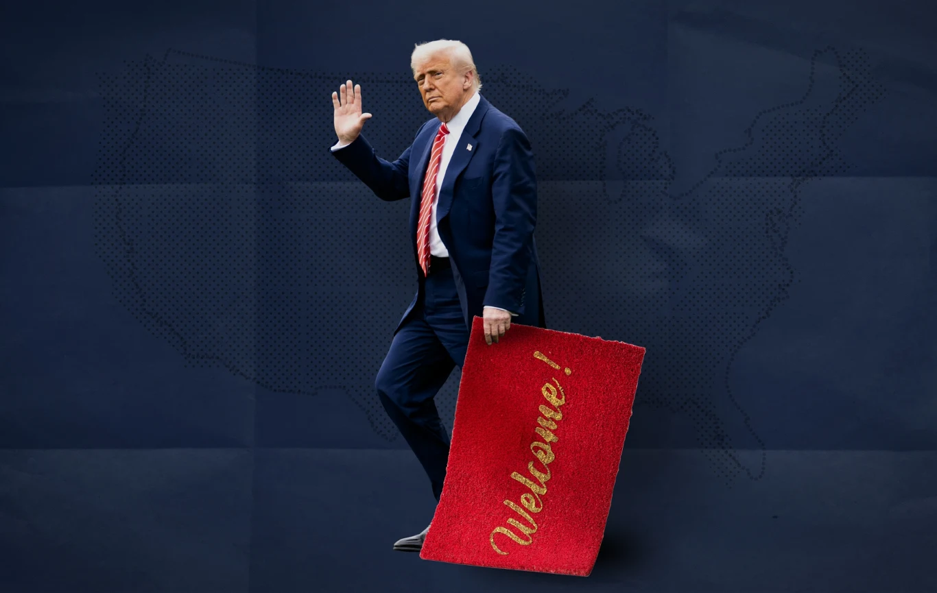 "The Economist": Polityka imigracyjna Donalda Trumpa osłabi Stany Zjednoczone Donald Trump w garniturze i czerwonym krawacie trzyma czerwoną wycieraczkę z napisem "Welcome!". W tle zarys mapy USA.