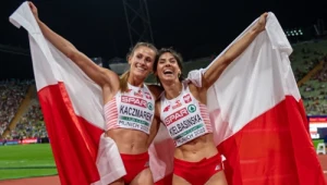 Natalia Bukowiecka (dawniej Kaczmarek) i Anna Kiełbasińska w chwili triumfu na lekkoatletycznej bieżni 