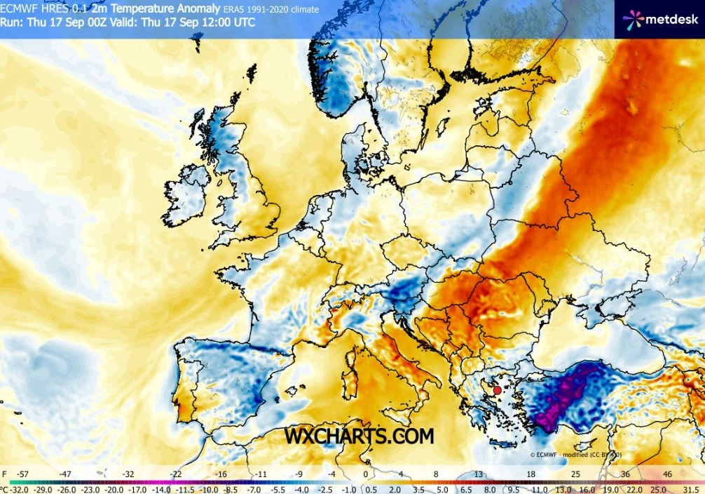 Anomalie temperatury powietrza w Europie, z wyraźnym pasmem znacznych przekroczeń normy w centrum i na południowym wschodzie kontynentu oraz chłodniejszymi odchyleniami w rejonie Alp i zachodniej Francji.