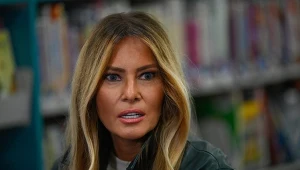 Melania Trump złożyła wizytę w szkole sama, bez męża 