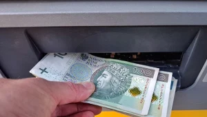 Jak wypłacić gotówkę z rachunku? Ile to kosztuje?