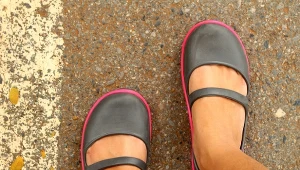 Buty barefoot zyskują coraz większą popularność. Czy rzeczywiście są zdrowsze dla stóp?