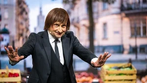 Robert Górski założył perukę, sceniczny kostium i przeistoczył się w Izabelę Trojanowską