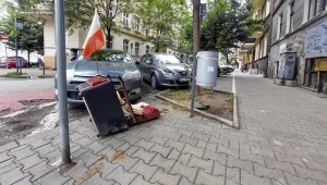 W Polsce coraz popularniejsze jest podrzucanie śmieci na osiedlowe śmietniki