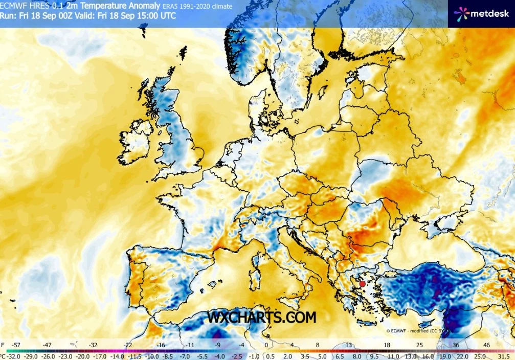 Mapa Europy z naniesioną anomalią temperatury, gdzie dominują odcienie żółci i pomarańczu wskazujące na wyższe temperatury od normy oraz lokalne obszary niebieskiego i zielonego sugerujące niższe wartości, szczególnie na południu kontynentu i w rejonie...