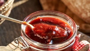 Węgierki potrafią zaskoczyć. Ten gęsty chutney pokazuje ich wytrawne oblicze