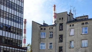 Przedwojenne kamienice w Łodzi popadają w ruinę