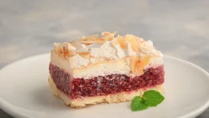Malinowa chmurka na kruchym cieście, najlepsze ciasto na każdą okazję