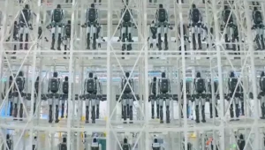 Chiny uruchomiły innowacyjną fabrykę humanoidów. Robot co 10 min