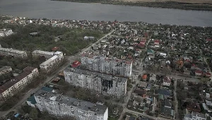 Dramatyczna sytuacja w Oleszkach w obwodzie chersońskim. Na zdj. zniszczenia w Chersoniu