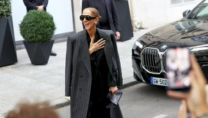 Céline Dion zdjęła buty i weszła na samochód. Tłum dosłownie oszalał