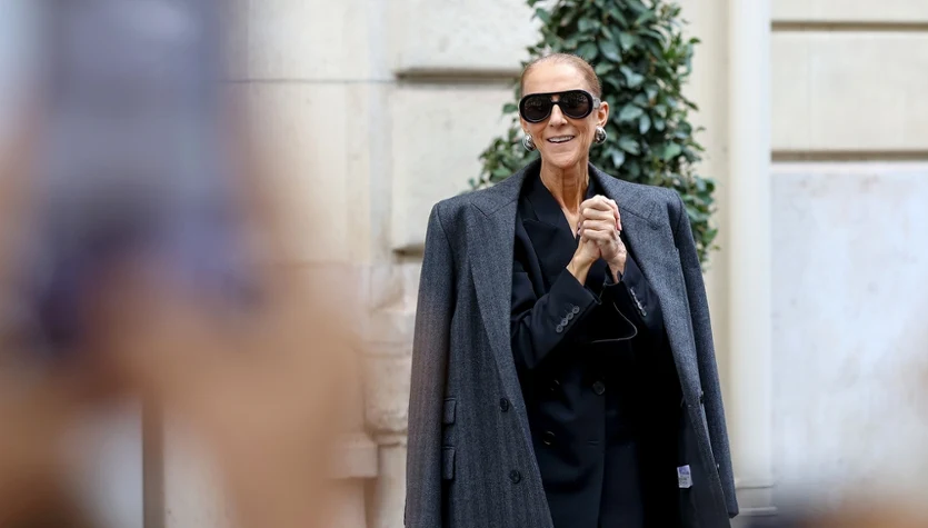 Celine Dion boso na masce samochodu. Nagranie z fanami podbija sieć
