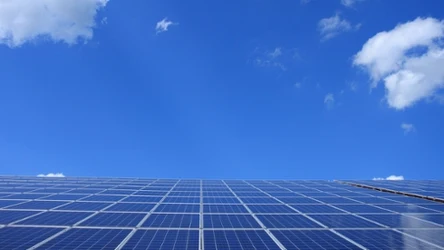 W 2025 roku czysta energia stanowiła 26,2 proc. końcowego zużycia, a obecne plany krajowe prowadzą do około 41 proc. w 2030 r. przy obowiązującym celu 42,5 proc.