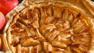 Jesienna tarta z jabłkami i cheddarem. Sprawdź, jak ją zrobić.