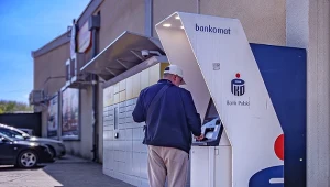 Wypłaty z bankomatów nie zawsze są darmowe. Często wiążą się z prowizją