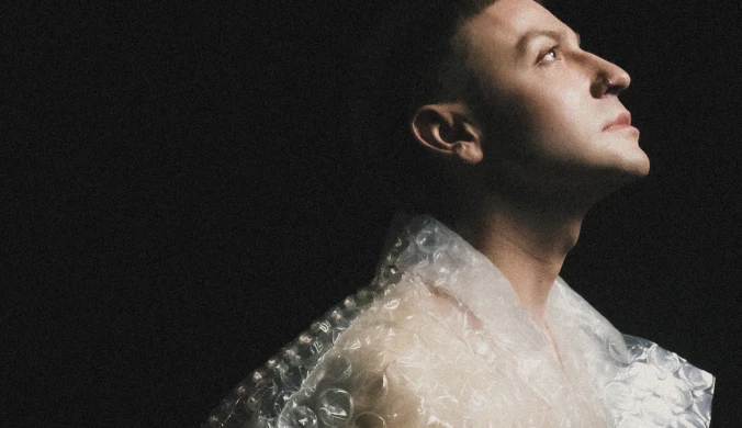 Arek Kłusowski cieszy się, że "w końcu jest po wszystkim". Singiel "BINGO" zapowiada nowy album