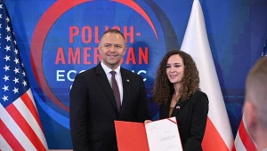 Prezydent Karol Nawrocki i Justyna Orłowska podczas uroczystości wręczenia odznaczeń państwowych w Instytucie Pileckiego w Nowym Jorku