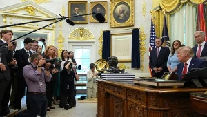 Donald Trump kocha blask fleszy, ale prowadzi wojnę z mediami, które go krytykują
