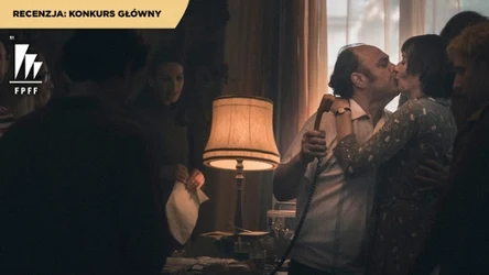 Arkadiusz Jakubik i Magdalena Popławska w scenie z filmu "Nasza rewolucja"