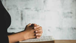 Myślisz, że TikTok to tylko rozrywka? Tu czytają Biblię i modlą się