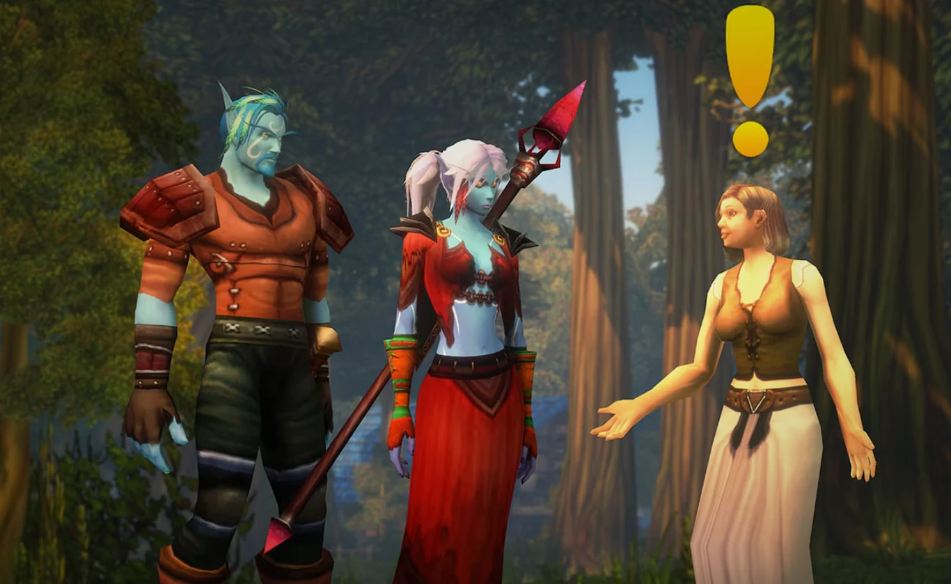 World of Warcraft: Forever Dwaj bohaterowie w zbrojach i kobieta z wykrzyknikiem nad głową stoją w lesie w World of Warcraft: Forever.