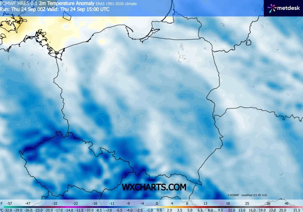 Czwartek będzie chłodny w całym kraju, a szczególnie nad morzem i na terenach podgórskich Mapa Polski ilustrująca anomalię temperatury powietrza, z wyraźnie zaznaczonymi obszarami chłodniejszymi, szczególnie w południowej i południowo-zachodniej części kraju, opartymi na danych modelu pogodowego.