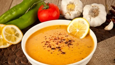 Turecka zupa z soczewicy – przepis na mercimek çorbası.