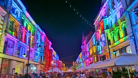 25 września startuje Light.Move.Festiwal. Na zdjęciu ul. Piotrkowska podczas jednej z poprzednich edycji.