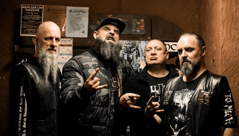 Tak brzmi "złowieszczy" Hell-Born. "Blood In Stone" zapowiada nowy album