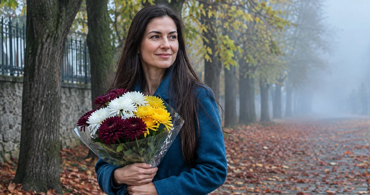 Sztuczne chryzantemy na groby taniej w Lidlu. Bukiet 14,99 zł od 1.10, w Aldi 19,99 zł