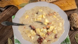 Kwaśna, kremowa i pełna smaku - zalewajka jak z babcinej kuchni