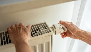 Koniec „grzania przez ścianę”. W 2027 roku wchodzą obowiązkowe opłaty