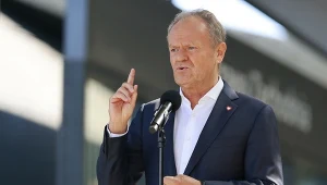 Polacy w większości krytykują pracę Donalda Tuska (53 proc. negatywnych ocen), ale jednocześnie jego partia wygrywa w sondażach z ogromną przewagą nad PiS-em (ponad 14 pkt proc.)