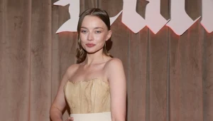 Filmowa Izabela Łęcka na pokazie mody. Jak wypadła Kamila Urzędowska?