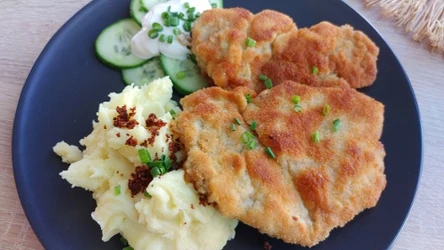Kotlet schabowy może być pyszny i chrupiący nawet po odgrzaniu. Wystarczy, że zrobisz z nim jedną rzecz