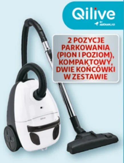 Biało-czarny odkurzacz na dwóch dużych kołach, rura z elastycznym wężem oraz głowica do odkurzania, umieszczony na jasnym tle obok szarej ramki z informacją o funkcjach urządzenia.