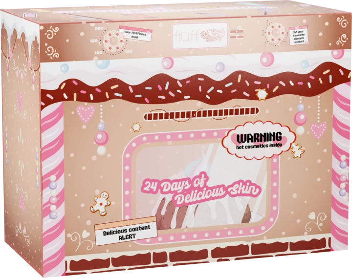 Duże, ozdobne pudełko w stylu piernikowej chatki z napisem „24 Days of Delicious Skin”, zdobione motywem słodyczy i polanych czekoladą dachówek, udekorowane cukierkowymi paseczkami oraz grafikami pierniczków.