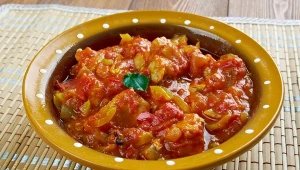 Gulasz z papryki pachnie i smakuje jak z dobrej restauracji. To zasługa wyjątkowego dodatku - wystarczy pół szklanki