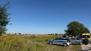 Pod Poznaniem doszło do potrącenia trzech osób, jedna z nich zmarła. Policja bada sprawę
